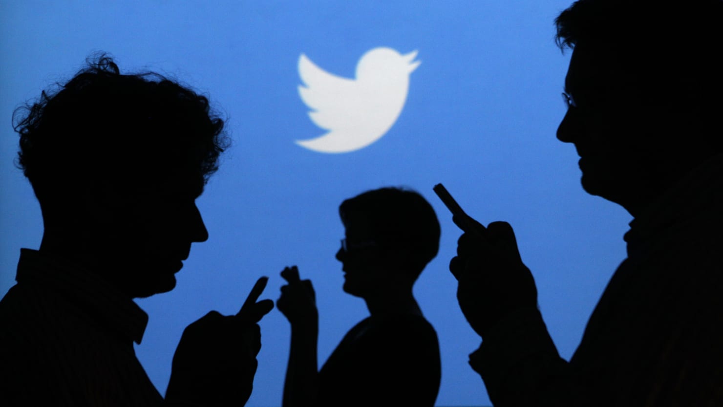 La extrema derecha se está movilizando en torno a la nueva regla de privacidad de Twitter