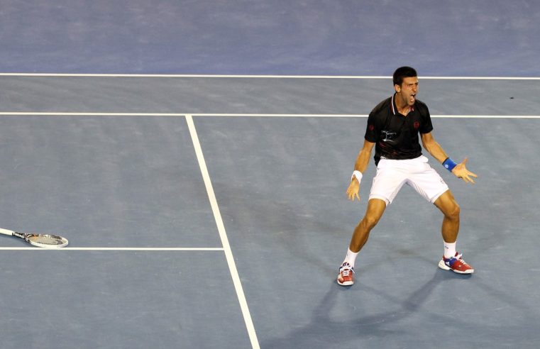 Djokovic, sin complejos, abandona finalmente Australia tras su derrota judicial