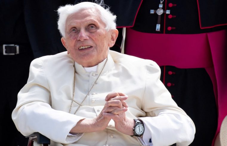 El Papa Benedicto: Sí sabía del sacerdote que abusó de 23 niños