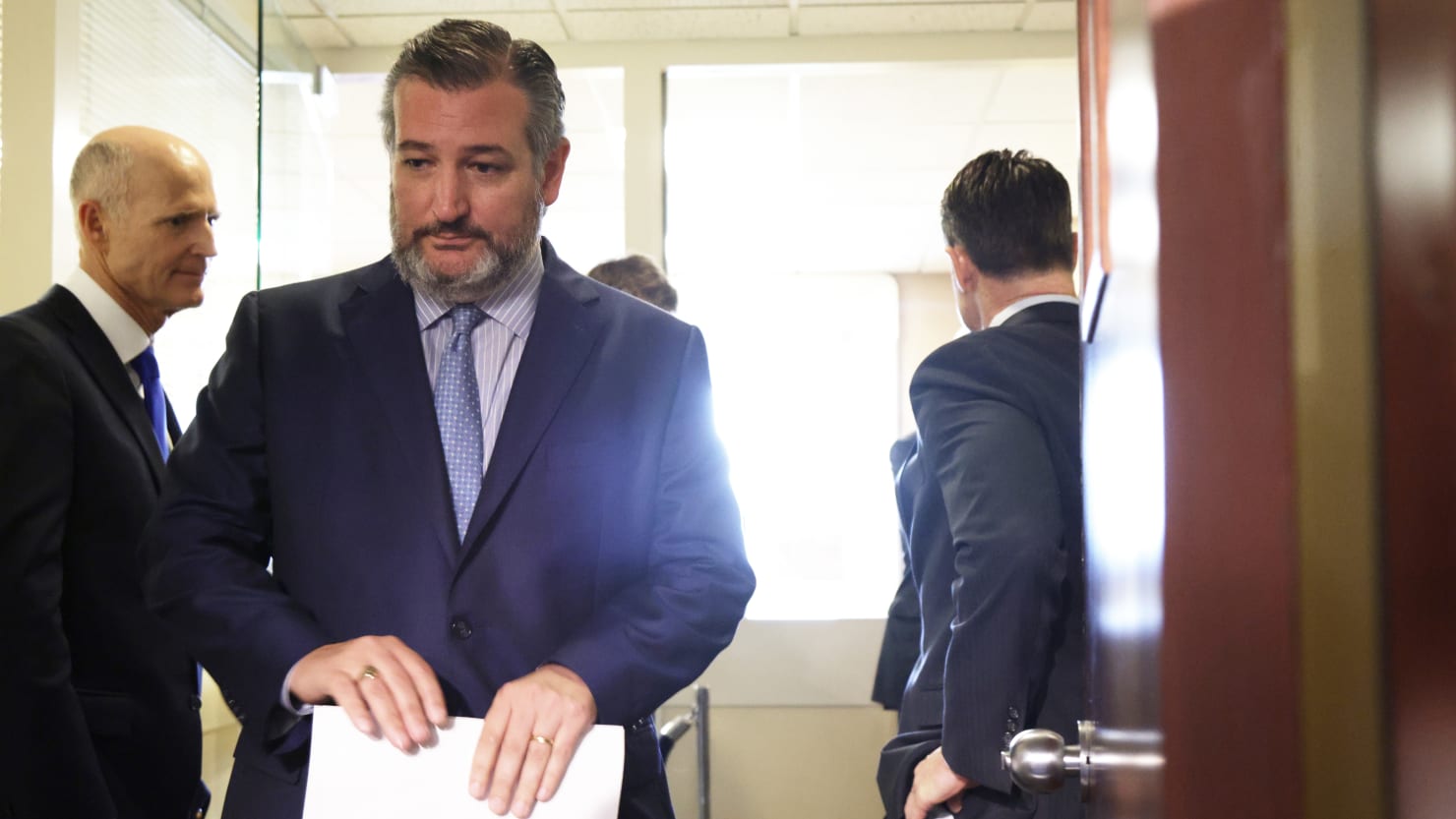 El Senado abofetea el gran intento de Ted Cruz de hablar en serio