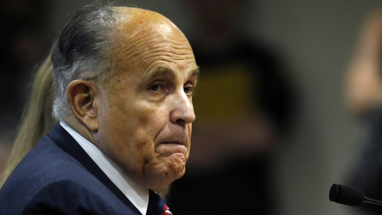 La presentadora de OAN asistió a Rudy Giuliani en el truco del falso elector de Trump