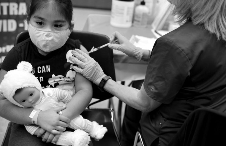 Por qué una vacuna de tres dosis para niños pequeños podría funcionar