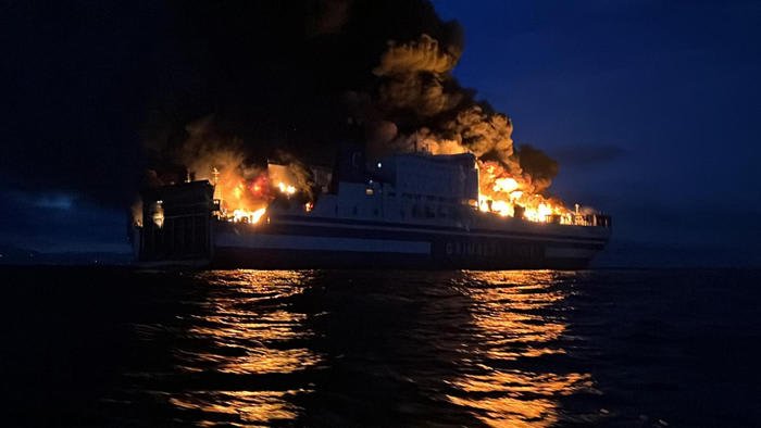 14 desaparecidos en el ferry turístico entre Grecia e Italia “Todo el mundo entró en pánico