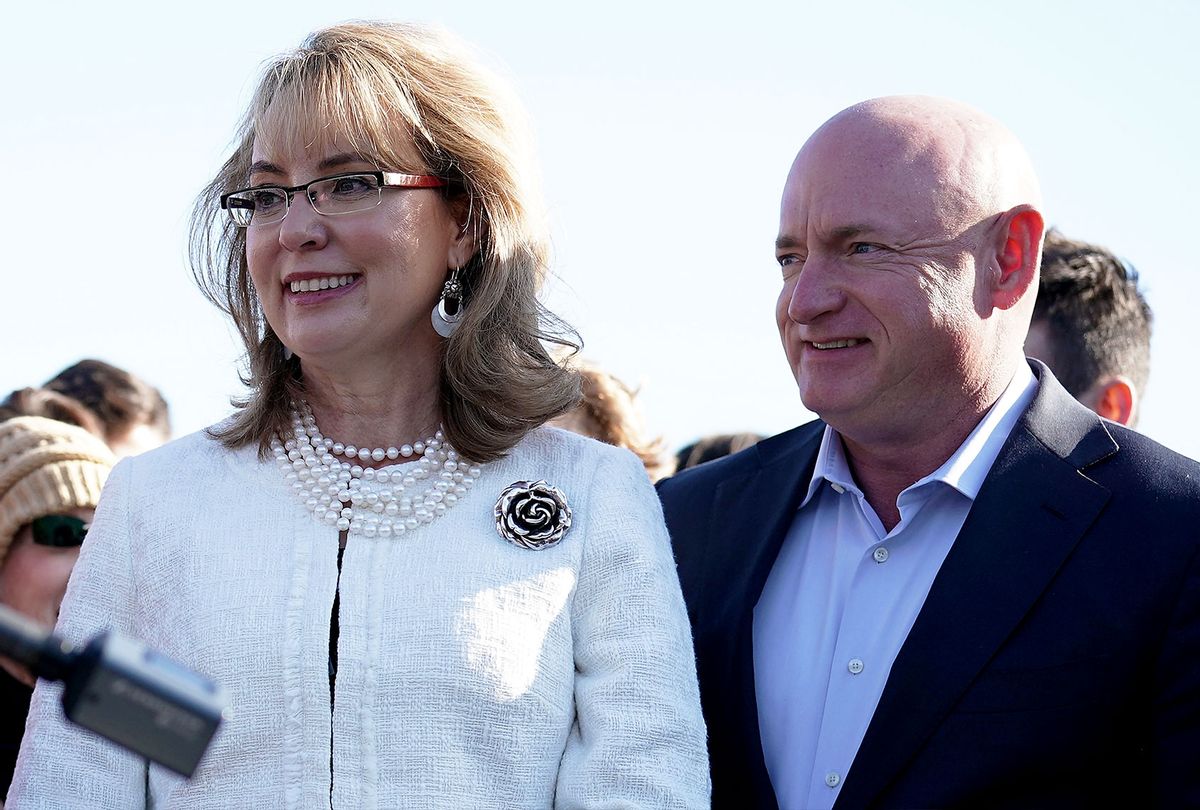 El “asqueroso” anuncio del republicano de Arizona le muestra disparando al marido de Gabby Giffords, Mark Kelly