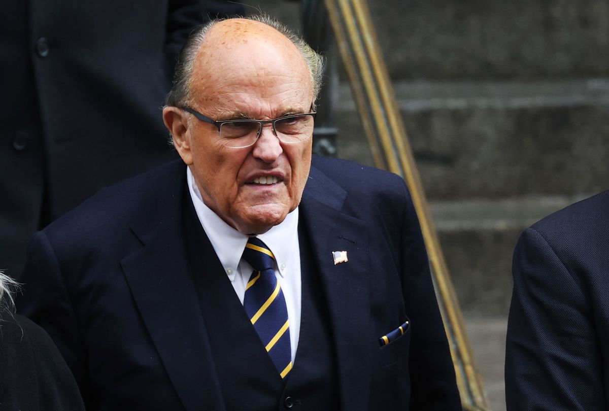El cameo sorpresa de Rudy Giuliani en “El cantante enmascarado” provoca el abandono de los jueces