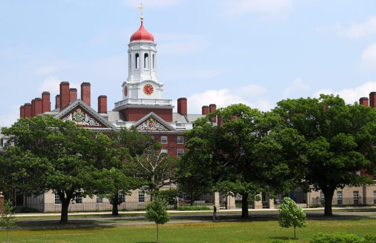 Harvard niega la culpa por acceder a los registros de terapia del estudiante acusador