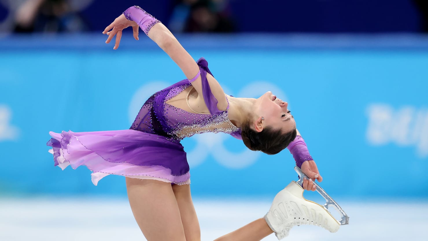 La llorona rusa que se dedica a las drogas patina directamente hacia la medalla de oro