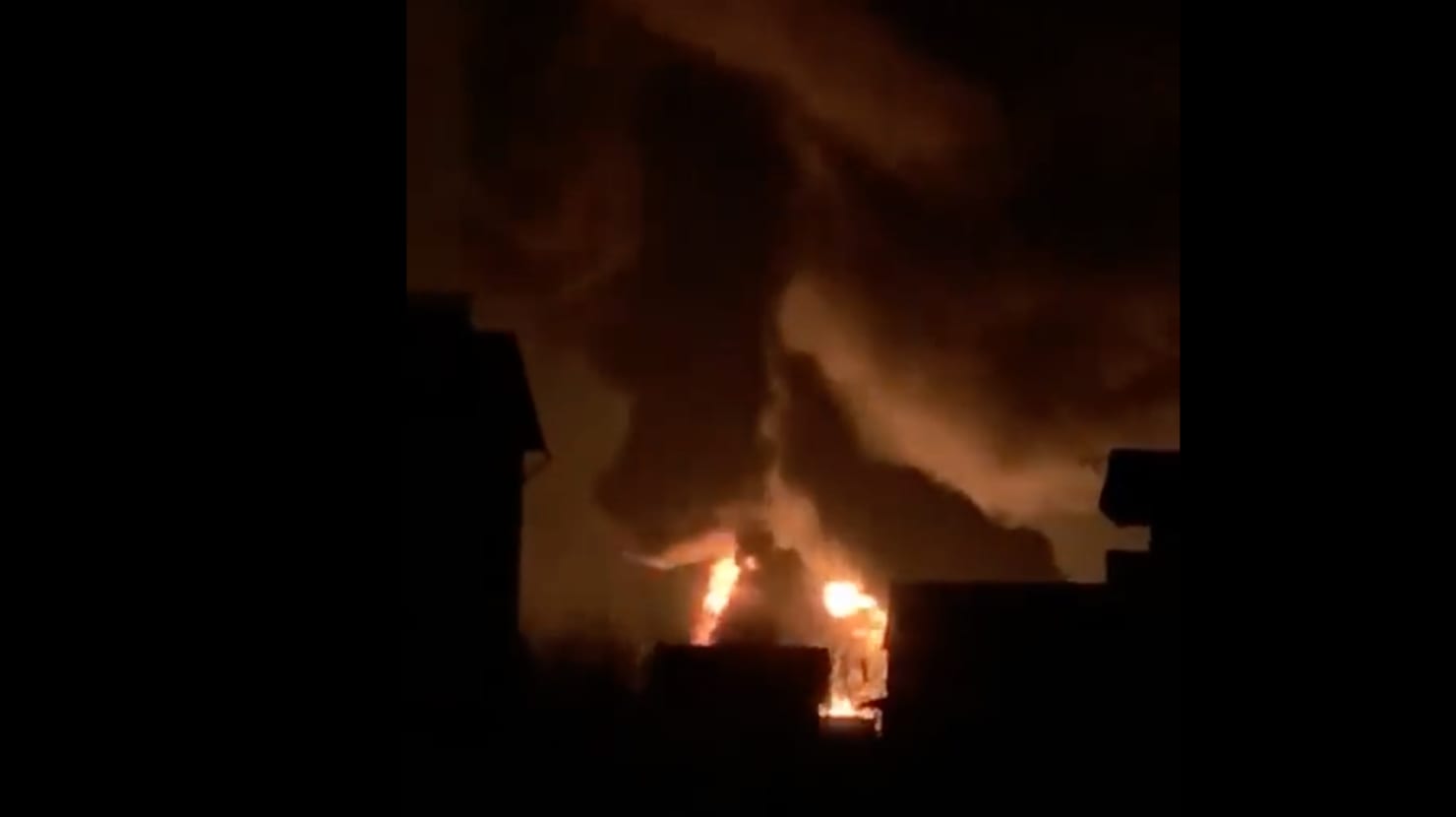Las explosiones iluminan Kiev mientras el ataque ruso a Ucrania mata a más civiles