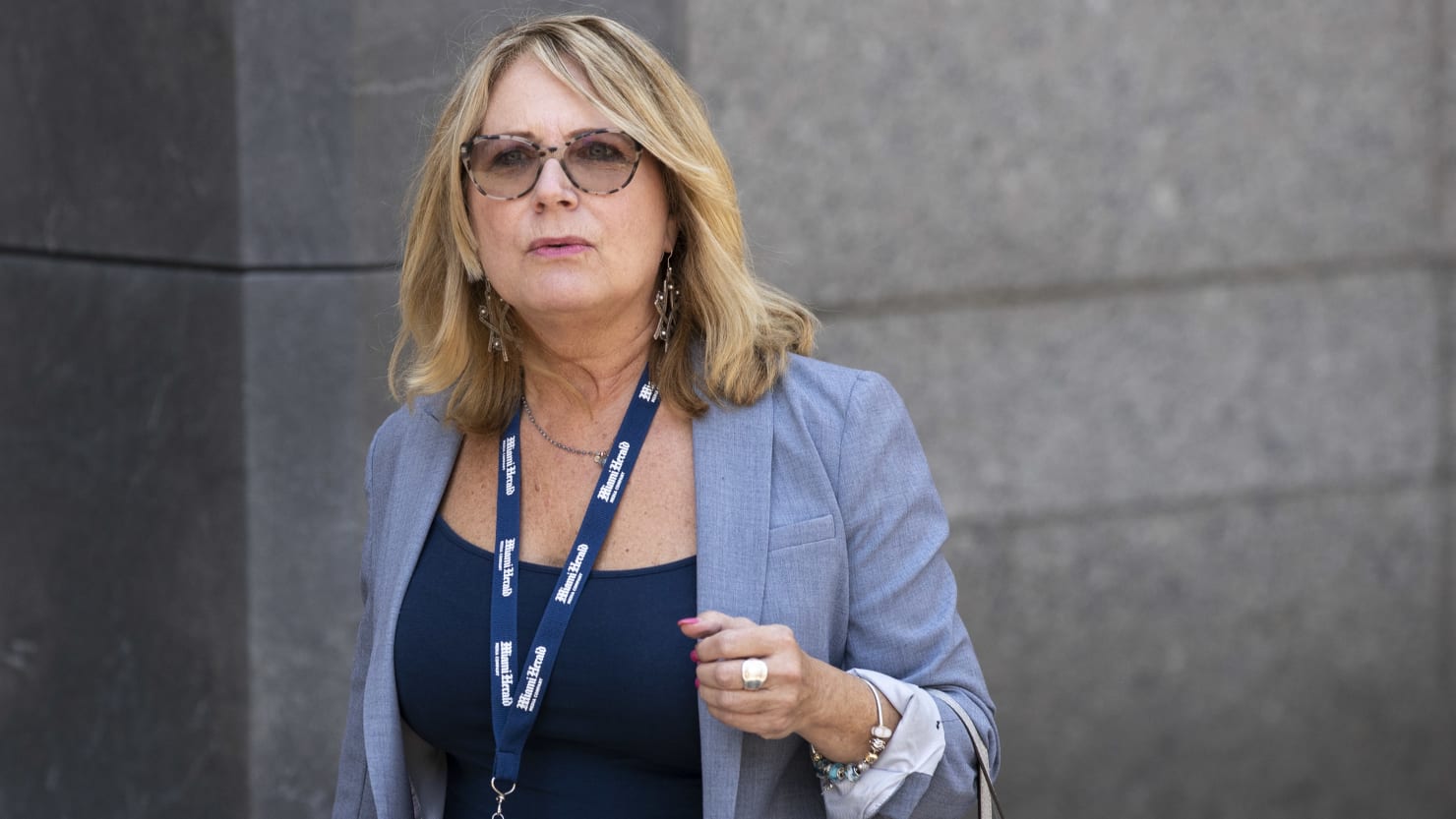 La periodista del Miami Herald Julie Brown es demandada por las víctimas de Epstein
