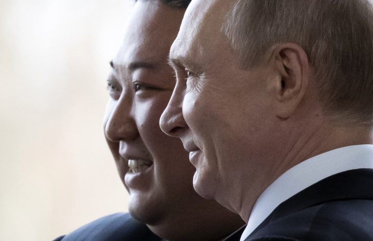 Kim Jong Un, hambriento de atención, hace que el baño de sangre de Putin sea todo sobre él