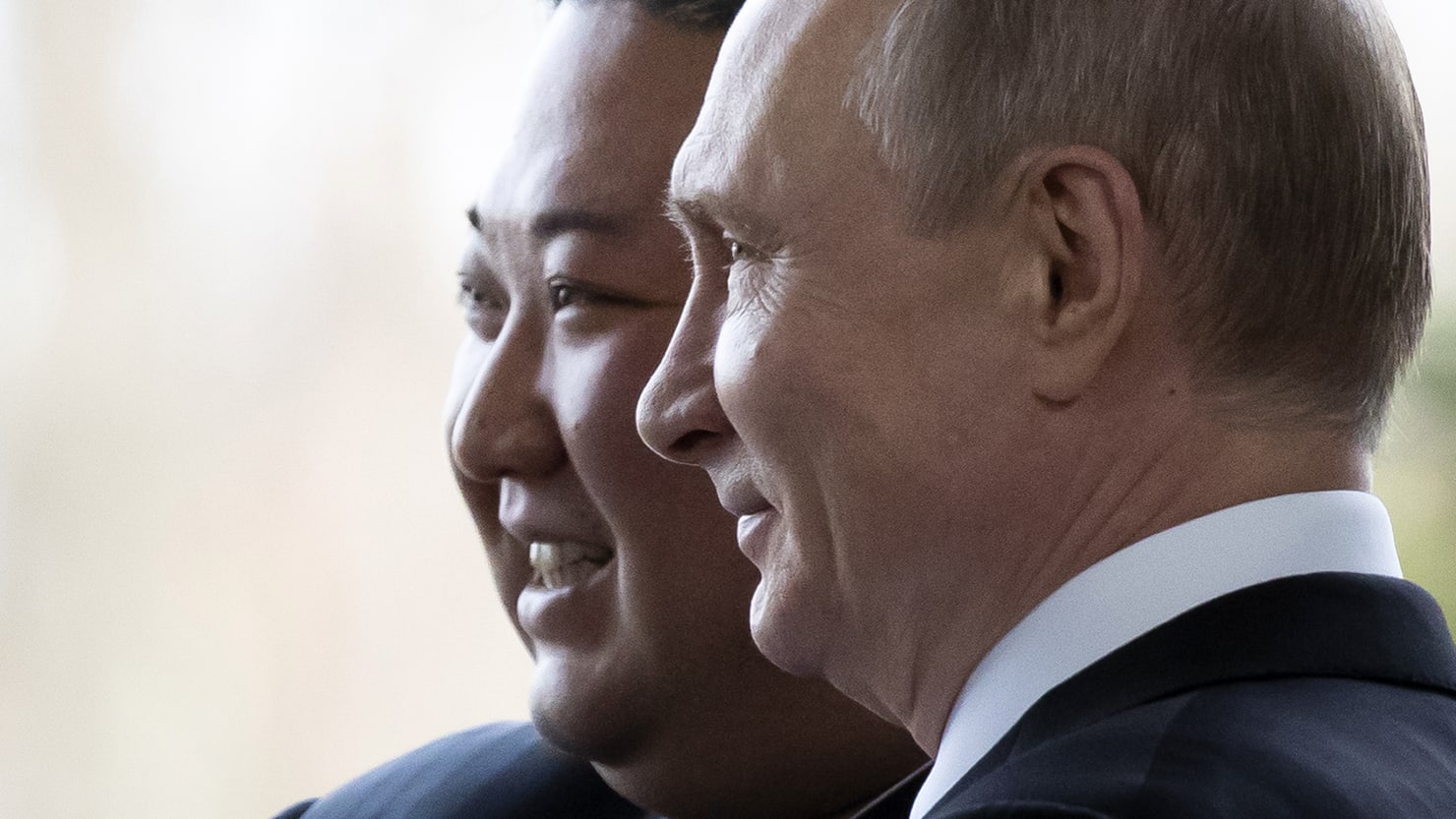 Kim Jong Un, hambriento de atención, hace que el baño de sangre de Putin sea todo sobre él