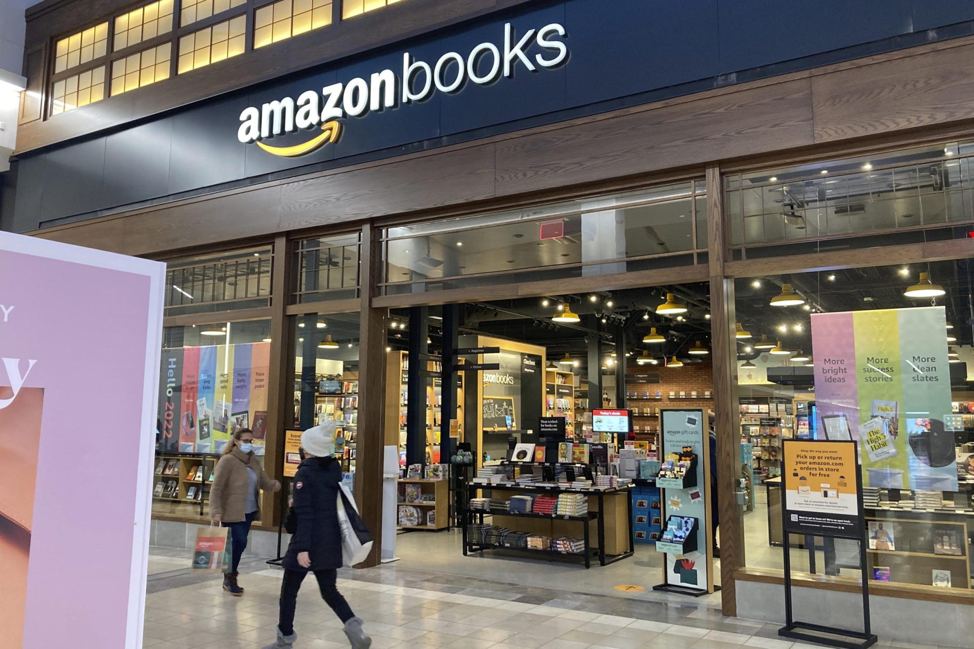 Amazon cierra sus librerías físicas y tiendas de 4 estrellas
