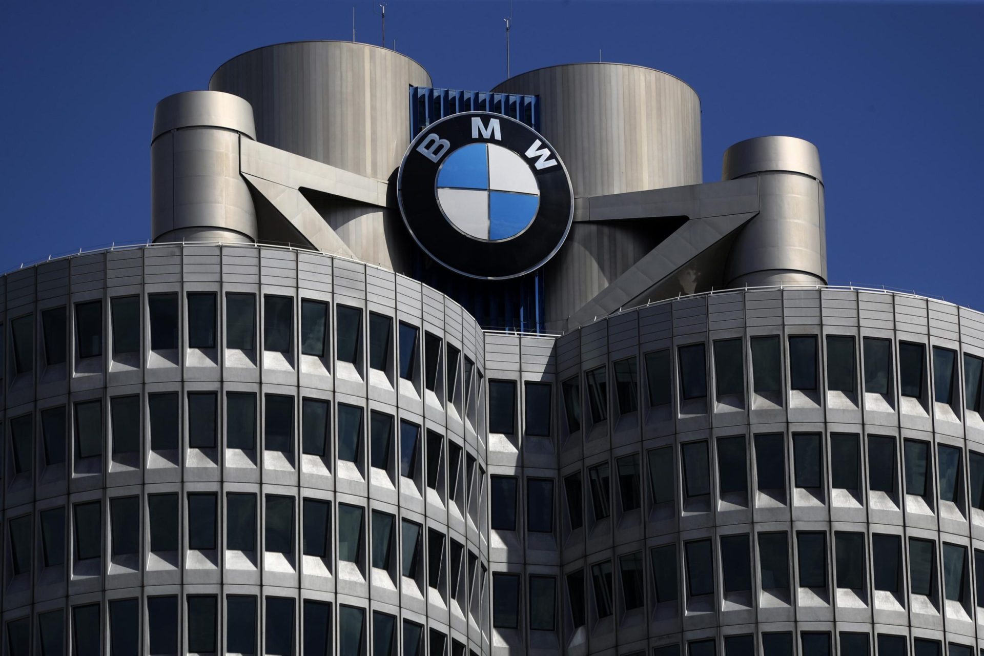 BMW y VW advierten de la escasez de proveedores de piezas en Ucrania