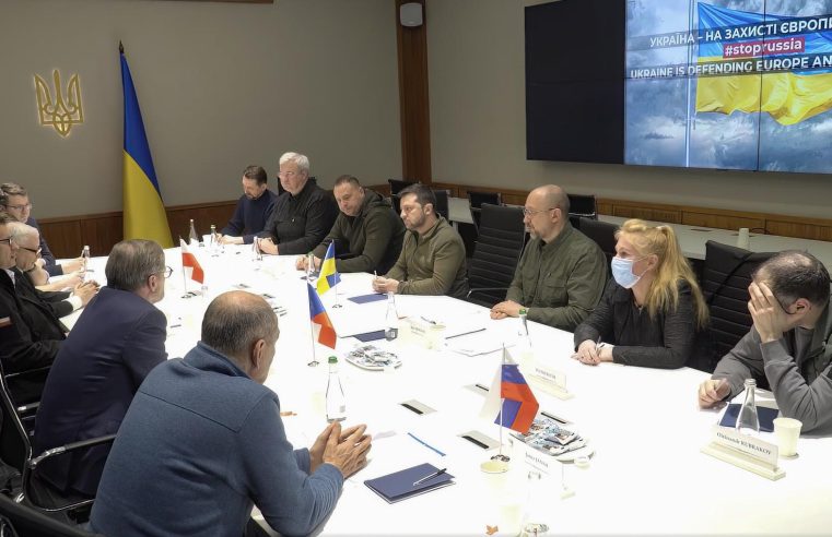 De regreso de Kiev, los líderes buscan una misión de paz y armas para Ucrania