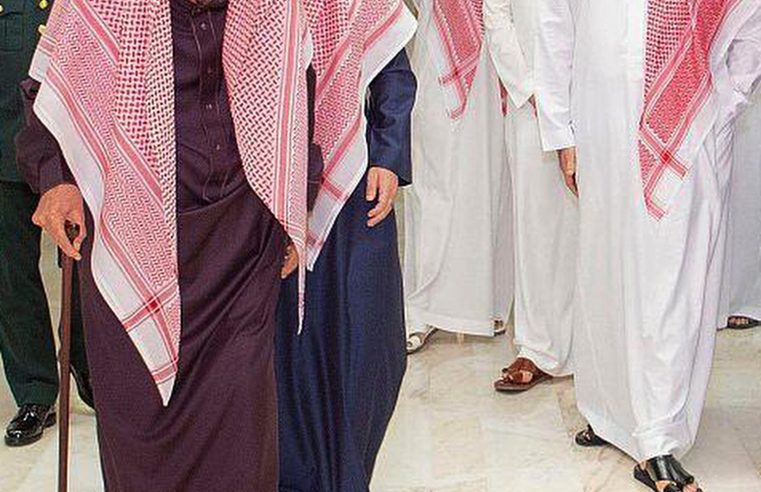 El rey saudí abandona el hospital tras el cambio de la batería del marcapasos