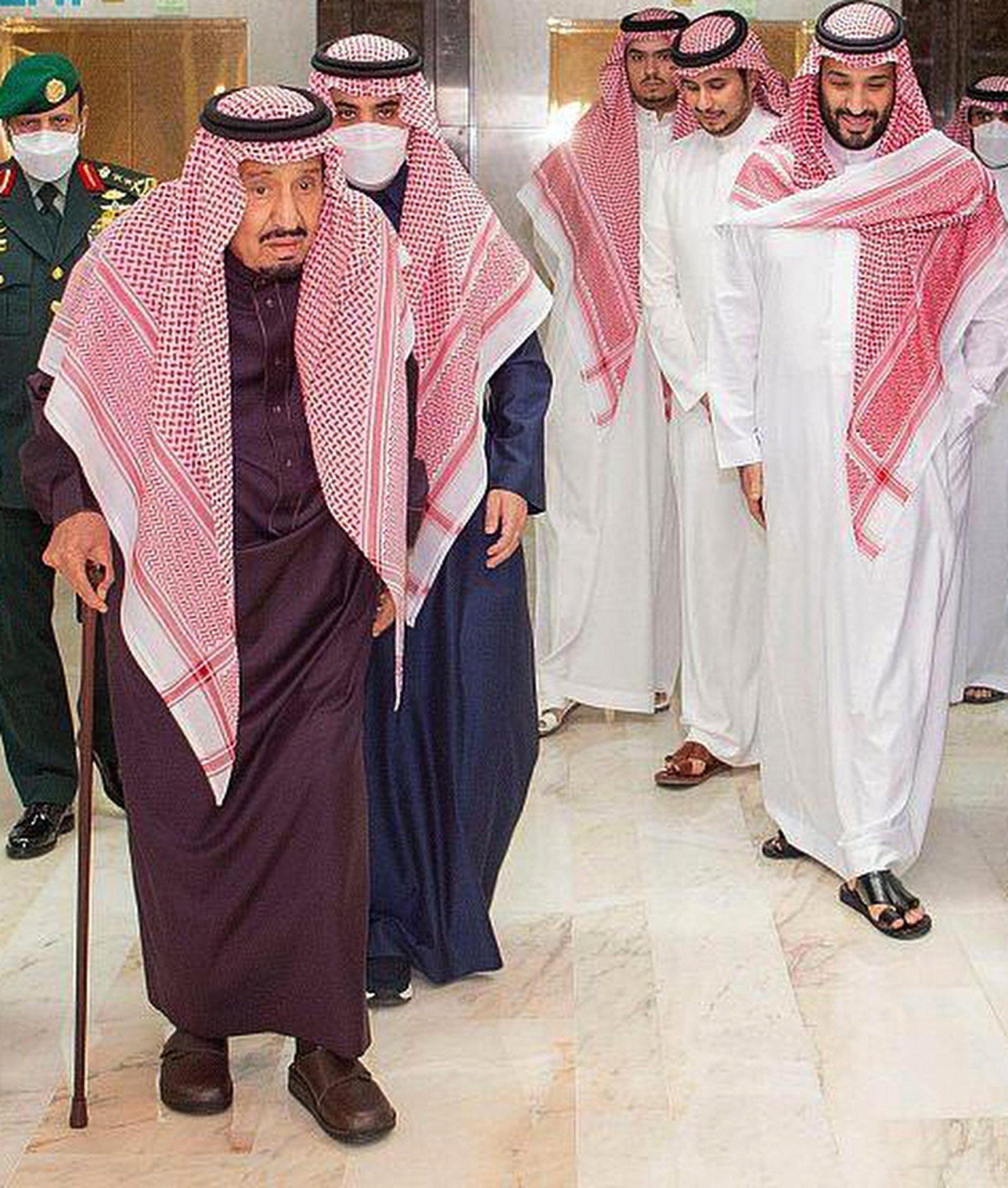 El rey saudí abandona el hospital tras el cambio de la batería del marcapasos