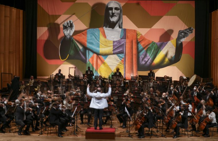En Brasil, un muralista y una orquesta piden la paz en Ucrania