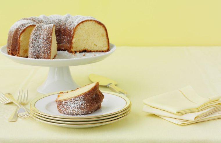 Este pastel de limón dulce y agrio es el horneado más fácil que jamás hayas hecho