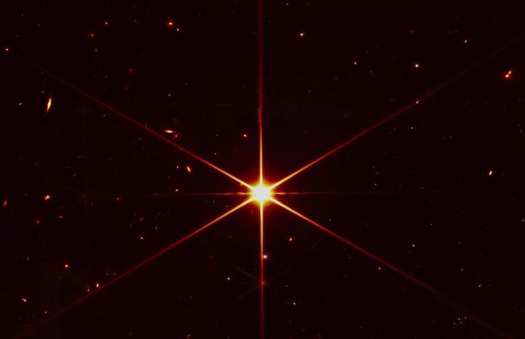 La imagen de una estrella obtenida por el telescopio espacial se ve obstaculizada por las galaxias
