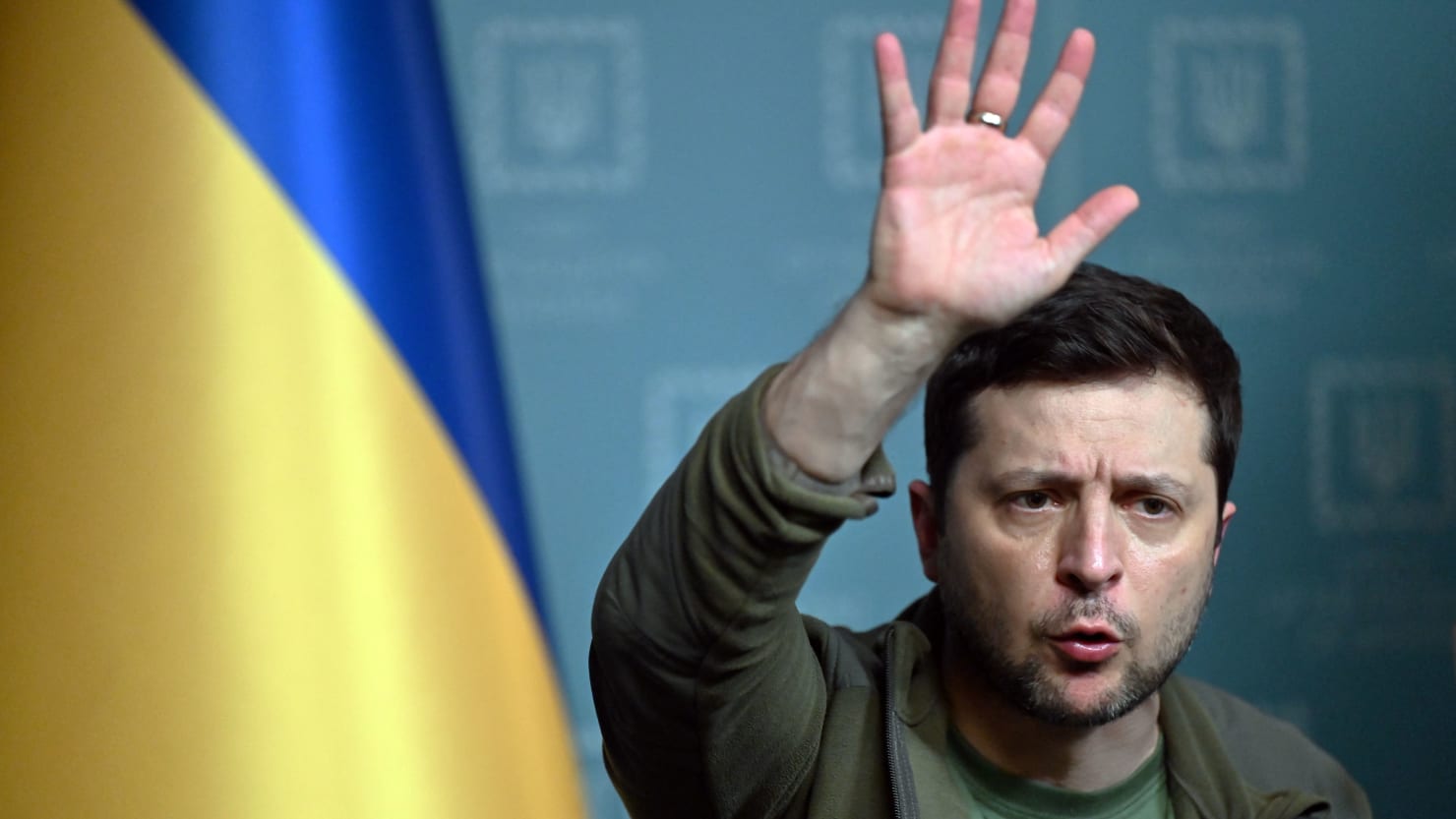 Las fuerzas rusas se alejan de Kiev mientras Ucrania recupera el territorio y mata a un alto comandante