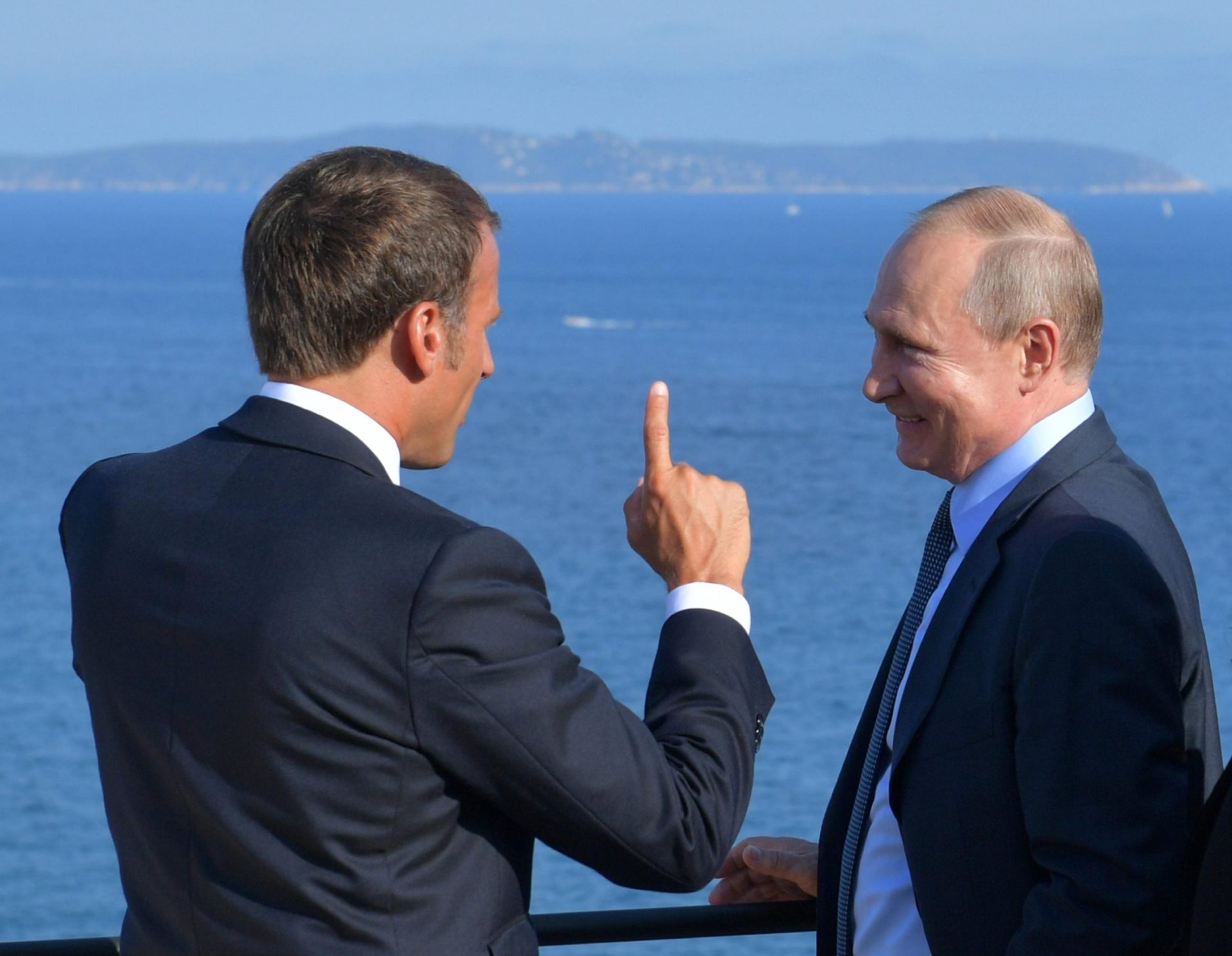 Macron mantiene una línea abierta con Putin mientras continúa la guerra en Ucrania