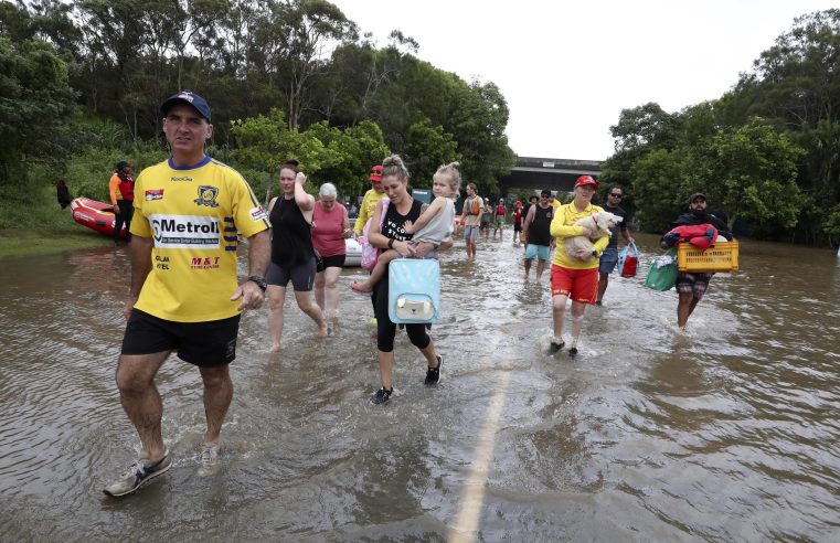 Miles de personas evacuadas en las peores inundaciones de Australia en una década