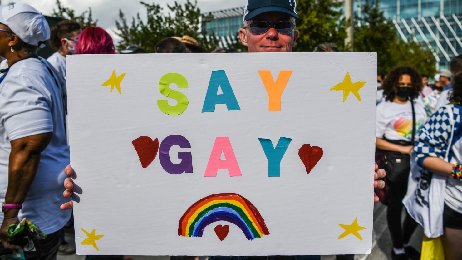 Republicanos de Florida recurren a un alborotador del Capitolio para vender su proyecto de ley ‘No digas gay’