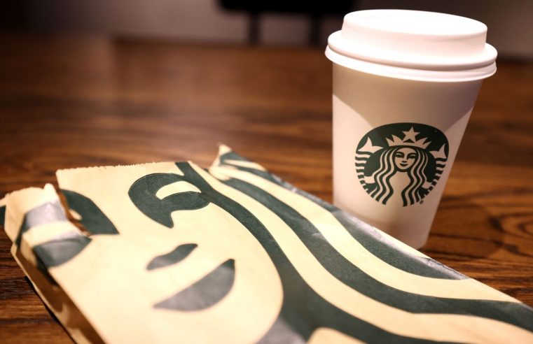 Se avecinan grandes cambios en Starbucks. Aquí está todo lo que necesitas saber