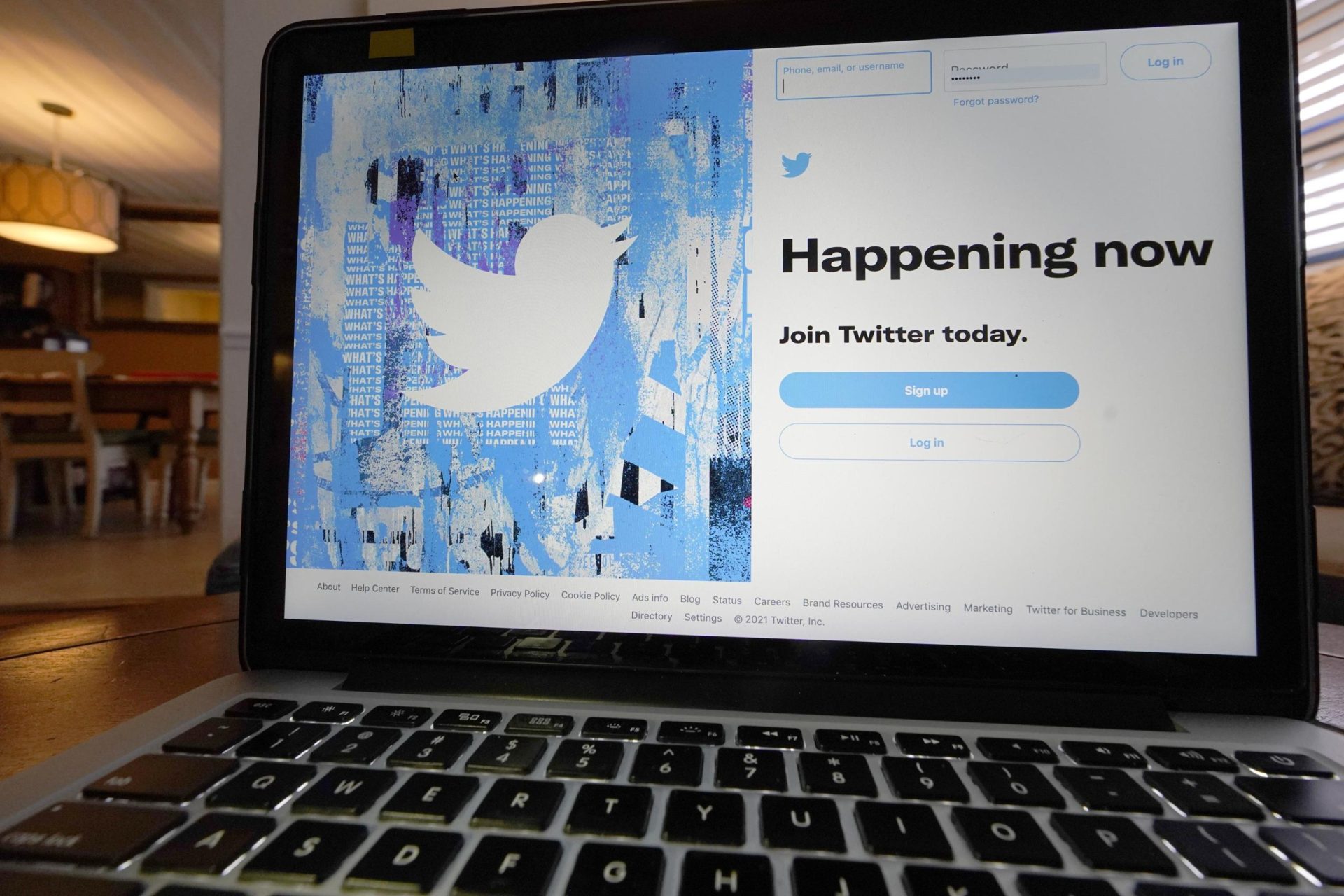 Twitter amplía Birdwatch, su piloto de comprobación de hechos por crowdsourcing