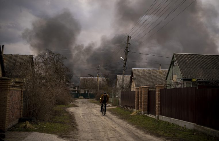 Ucrania dice que Rusia intensifica el bombardeo de zonas residenciales