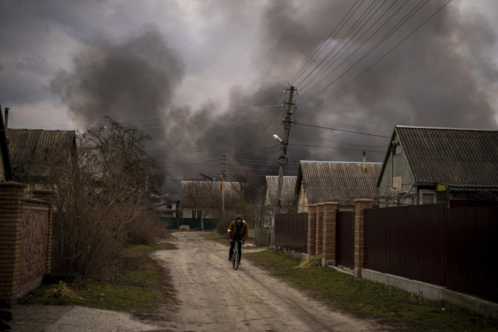 Ucrania dice que Rusia intensifica el bombardeo de zonas residenciales