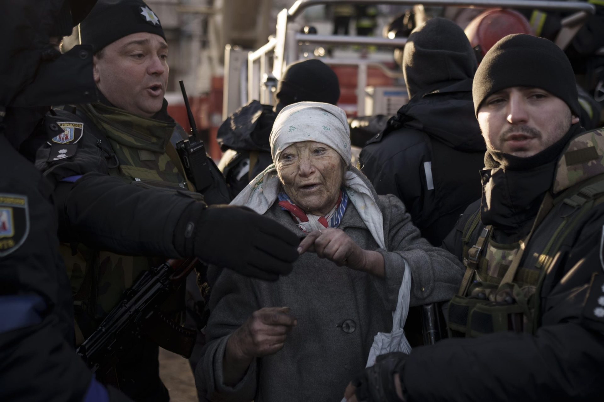 Ucrania ve espacio para el compromiso, ya que 20,000 escapan de Mariupol