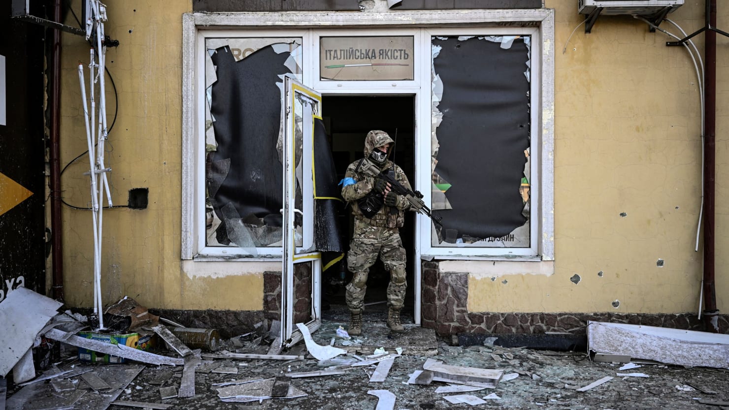 La insurgencia de lucha callejera les da a los ucranianos una ligera ventaja