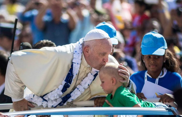 Santos cuerpos, santas hambres: extracción de leche materna durante la fiesta de pizza del Papa para la Madre Teresa
