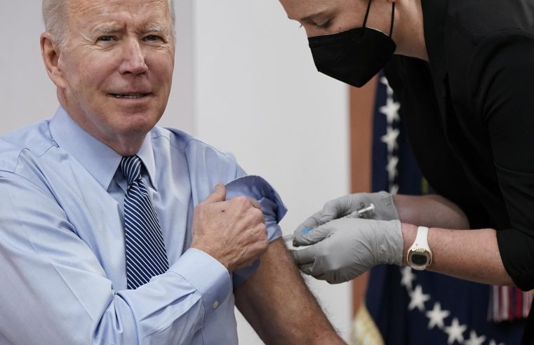 Biden recibe un segundo impulso y presiona al Congreso sobre los fondos para el virus