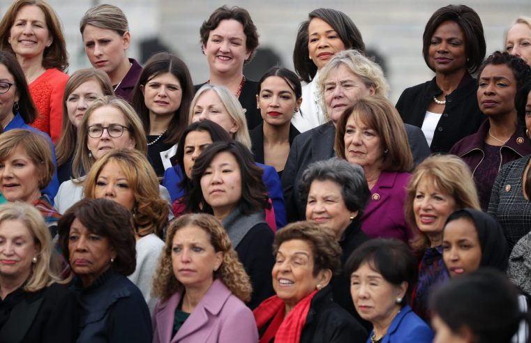 El Partido Republicano surge en medio del éxodo de mujeres demócratas del Congreso