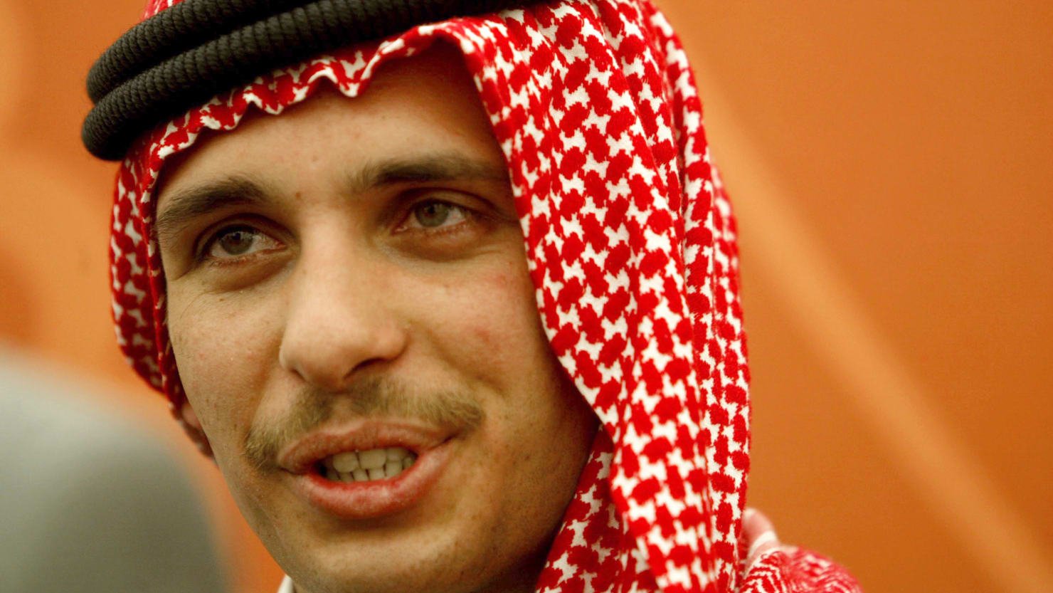 El príncipe Hamzah de Jordan renuncia a su título real en disputa familiar