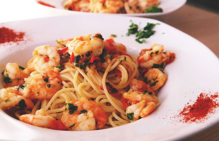 Este genial camarón y espagueti merece un lugar en la rotación de la cena de primavera
