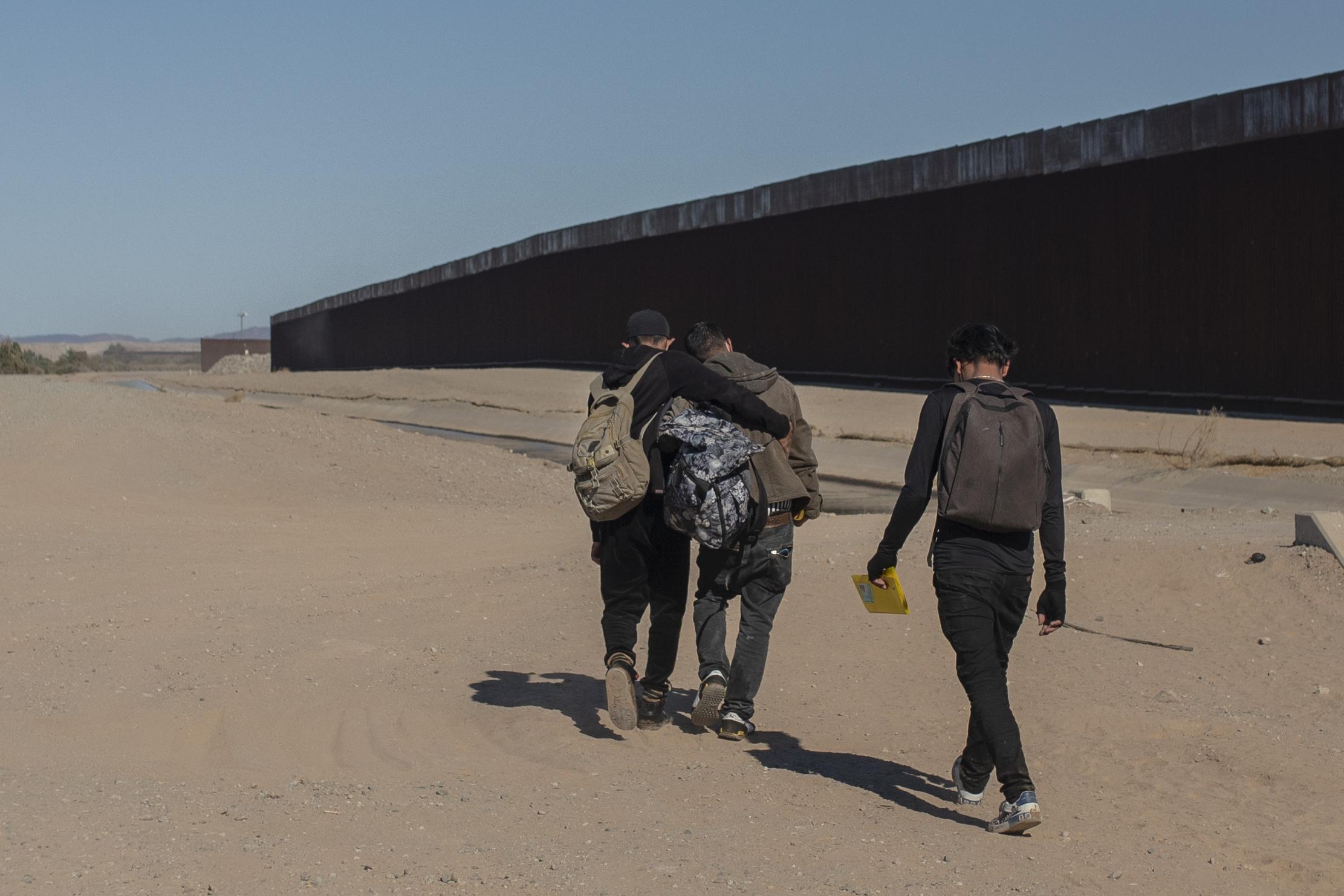 Fuentes AP: Se espera que los límites de asilo en la frontera finalicen el 23 de mayo