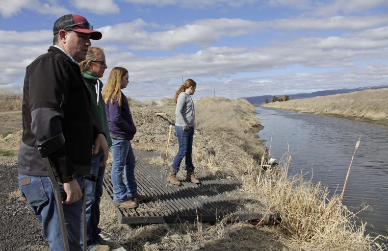 Granjas, peces en la frontera seca entre California y Oregón ven escasez de agua