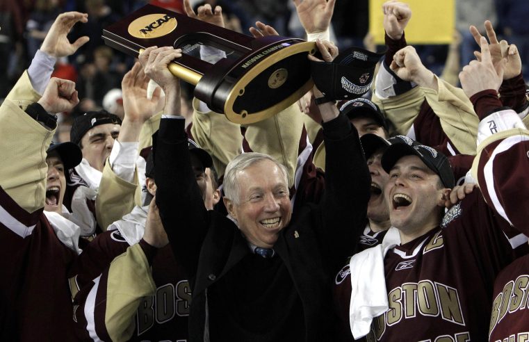 Jerry York, el entrenador de BC, se retira; es el que más victorias ha conseguido en el hockey de la NCAA