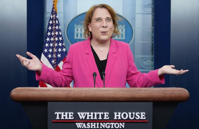 La Casa Blanca presenta ‘Jeopardy!’ transgénero  estrella amy schneider