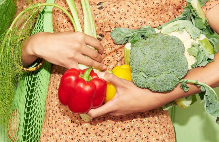 La escritora Nava Atlas reflexiona sobre el regreso (vegano) de su clásico libro de cocina “Vegetariana”