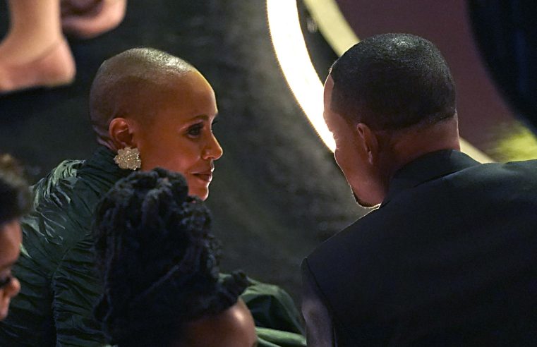 La pérdida de pelo de Pinkett Smith por la alopecia en el centro de la polémica