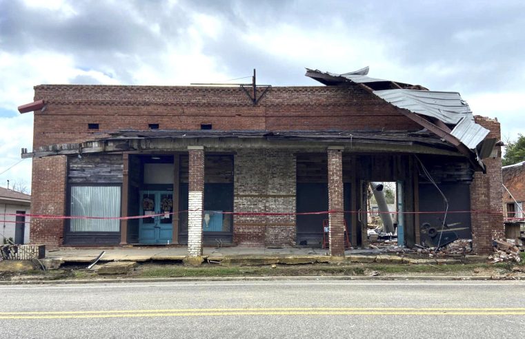 La pérdida del bar y asador del mismo nombre golpea a la pequeña comunidad de Alabama