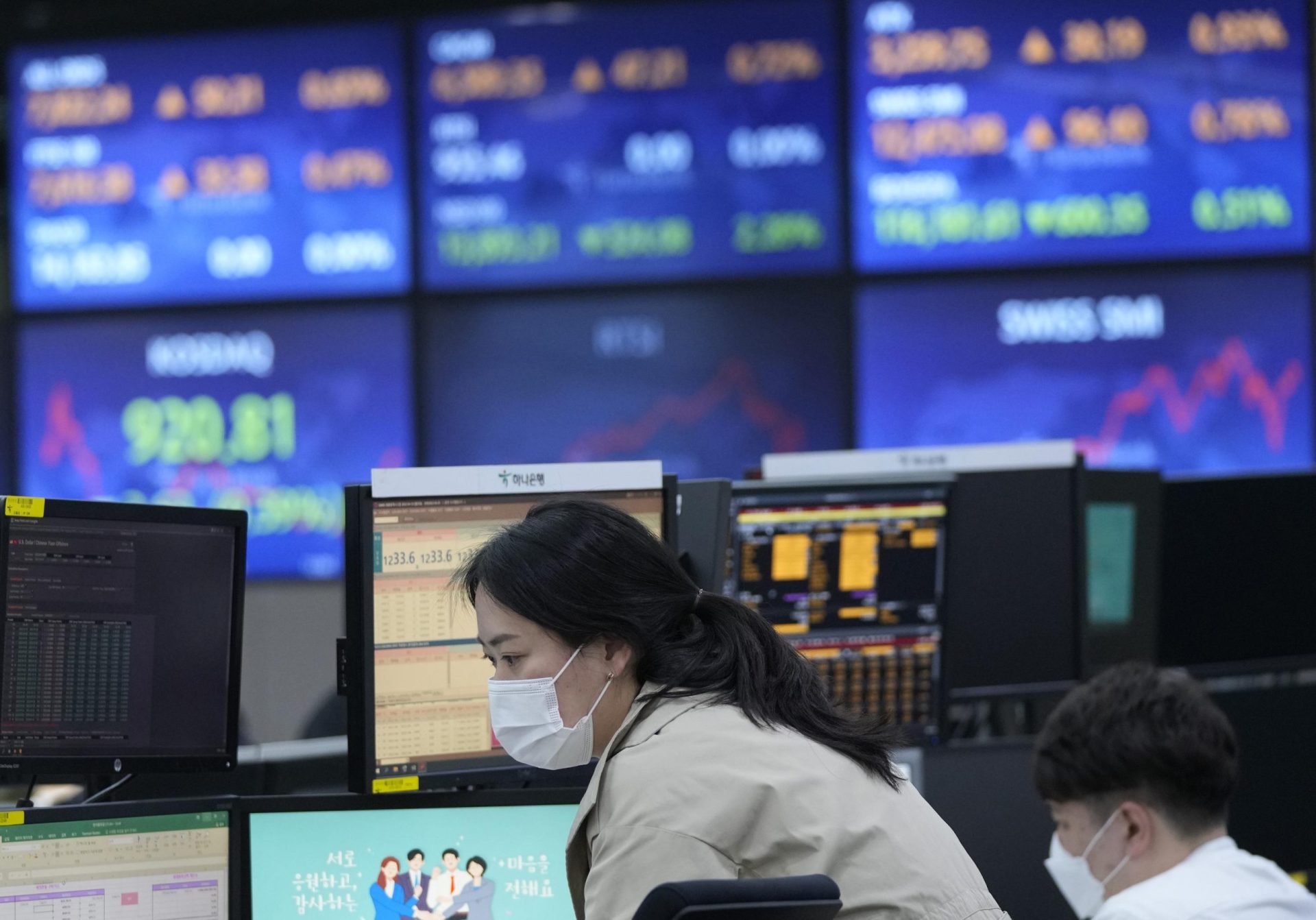 Las acciones asiáticas se hunden cuando China dice que el crecimiento del primer trimestre es del 4,8%.