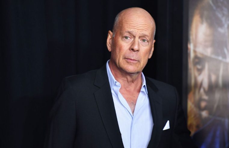 Los Razzies retiraron la disertación de Bruce Willis tras su diagnóstico de afasia. Tal vez deberían dejarlo por completo