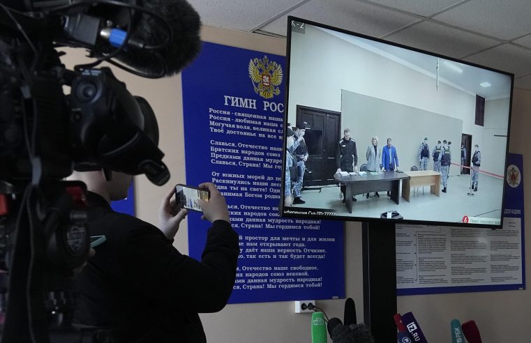 Periodistas obstaculizados, no amordazados, por las normas de información rusas