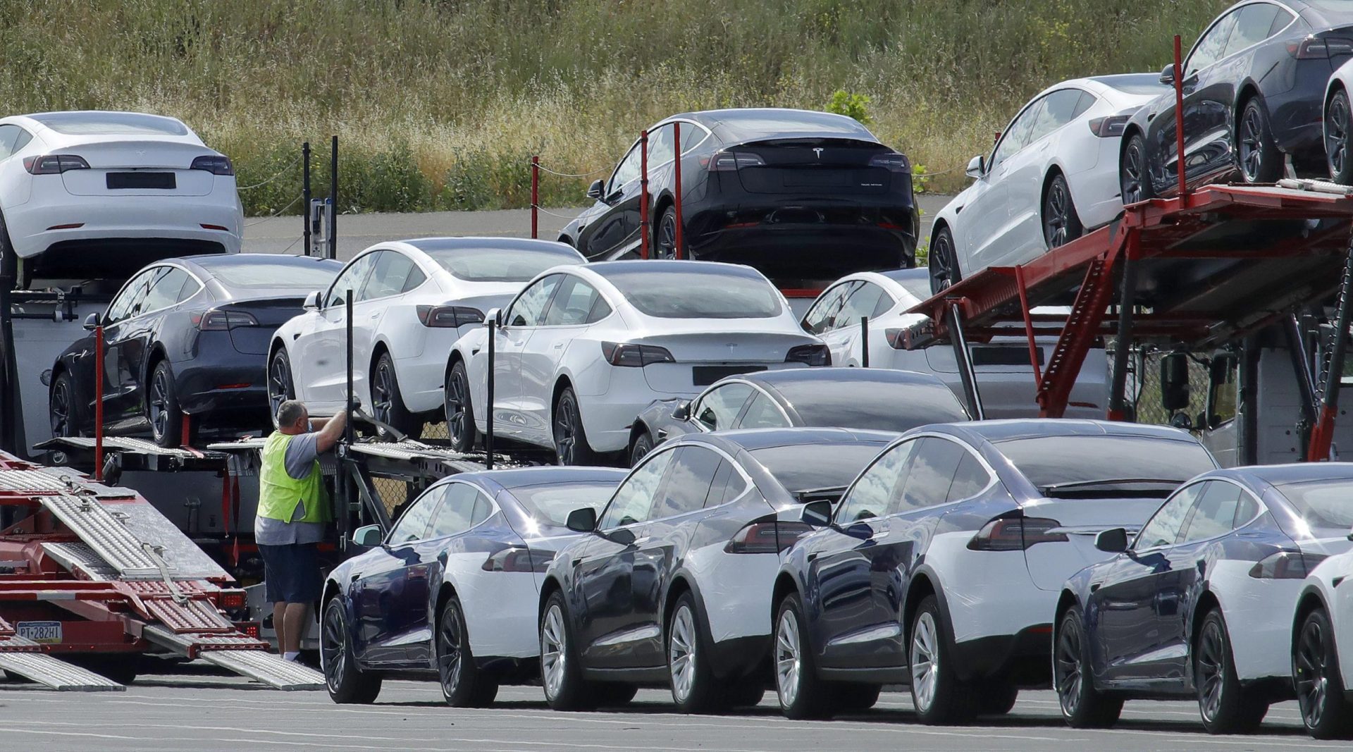 Plan de California apunta a triplicar la venta de autos eléctricos para 2026