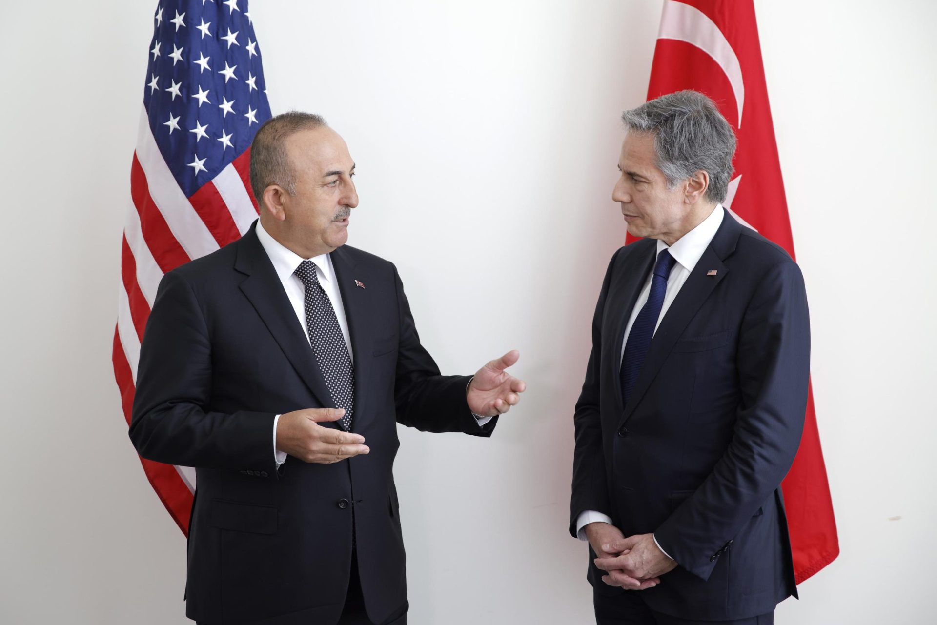 En reunión con EE. UU., Turquía da señales contradictorias sobre una OTAN más amplia